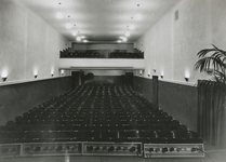 863833 Interieur van het vergader-, theater- en concertgebouw Casino (Paardenveld 8) in Wijk C te Utrecht: de grote ...